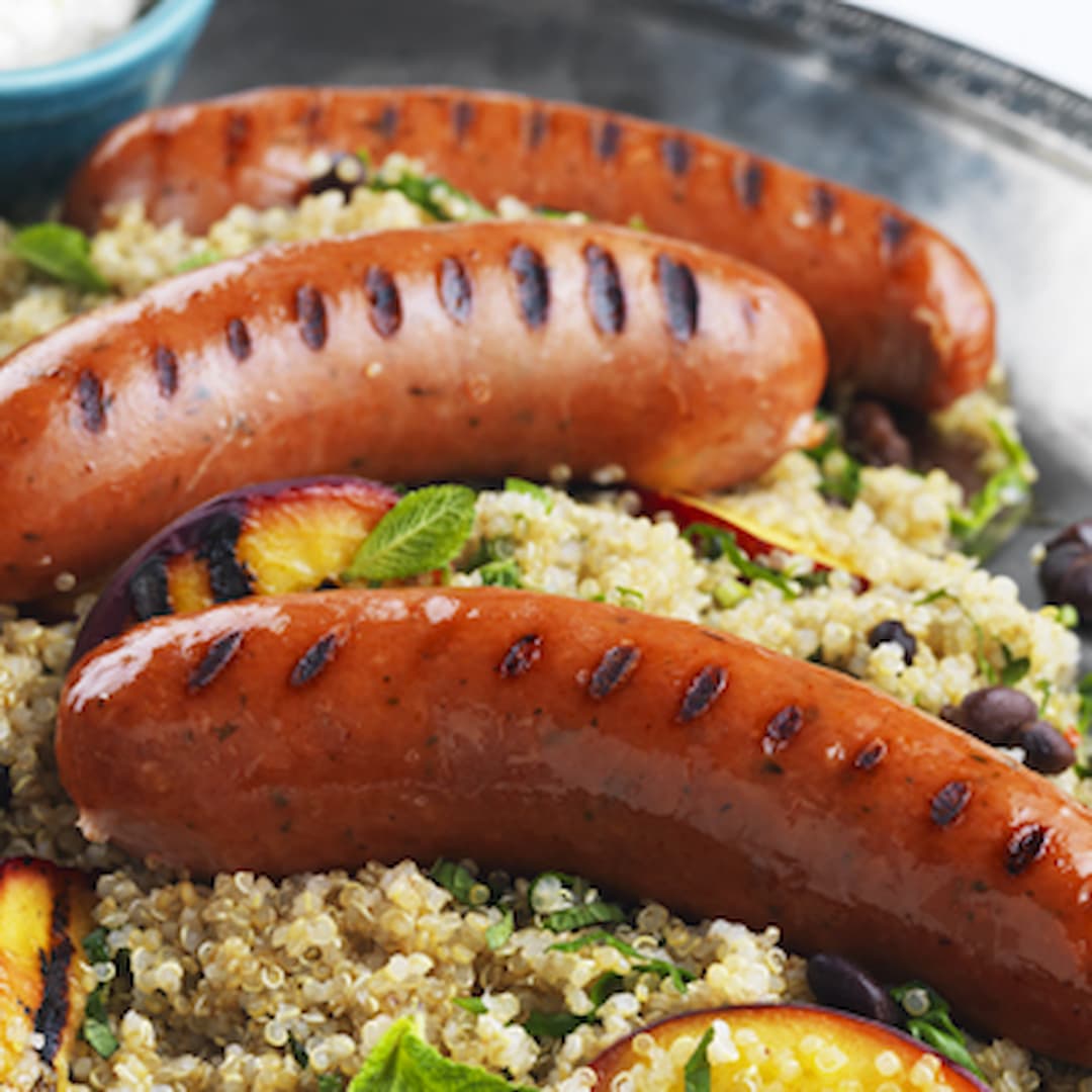 Grillad Txistorra, fetayoghurt och quinoa med persika och mynta